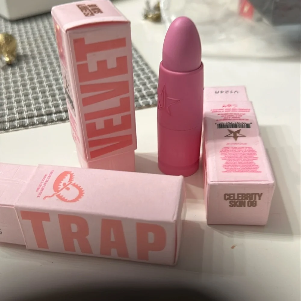 Jeffree Star Velvet Trap Lipstick CELEBRITY SKIN O8  - nude brown NIB
